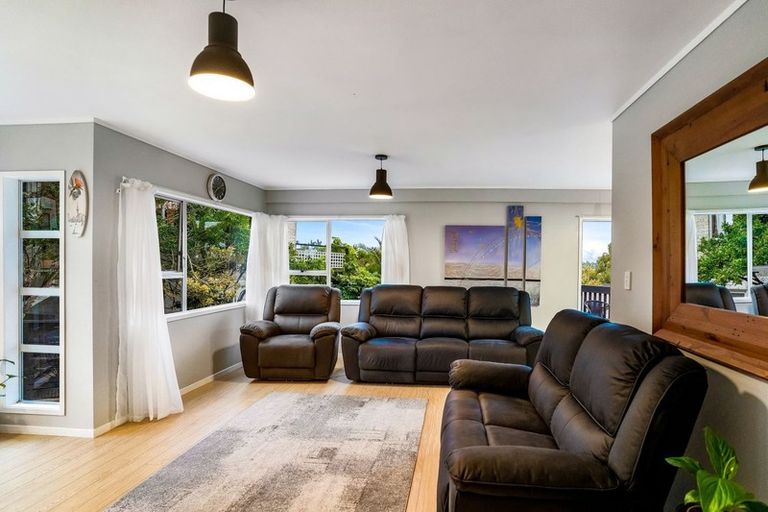 Photo of property in 9 Hepburn Road, Glendene, Auckland, 0602