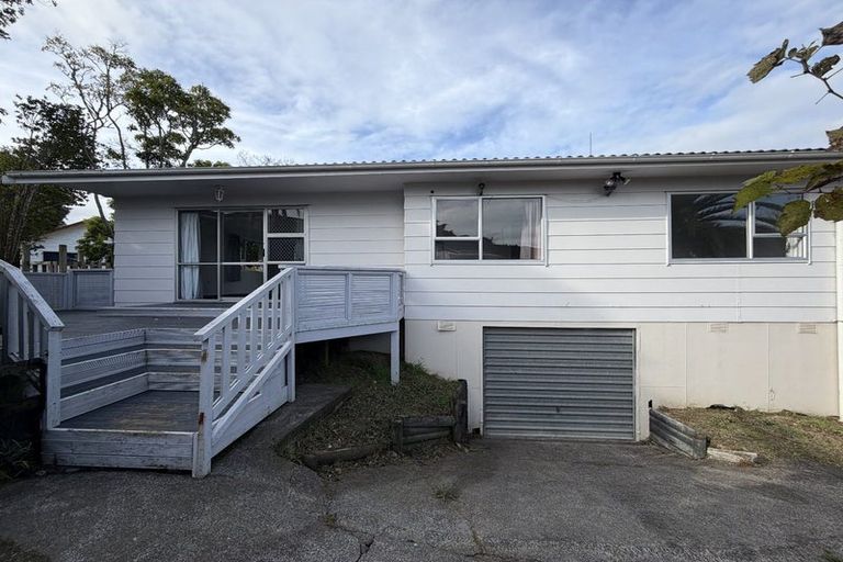 Photo of property in 27 Cedar Heights Avenue, Massey, Auckland, 0614