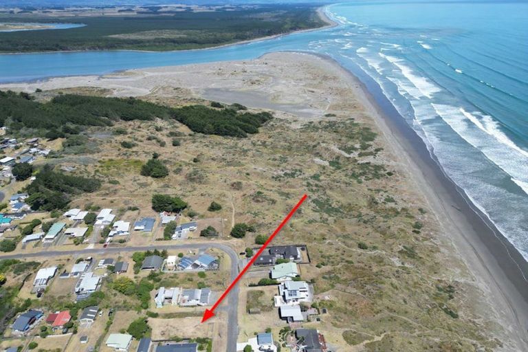 Photo of property in 33 Marine Parade South, Foxton Beach, Foxton, 4815