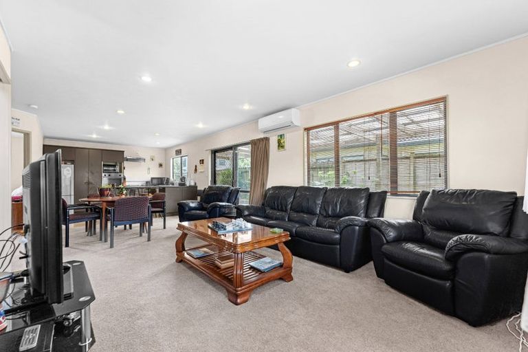 Photo of property in 10 Gunner Drive, Te Atatu Peninsula, Auckland, 0610
