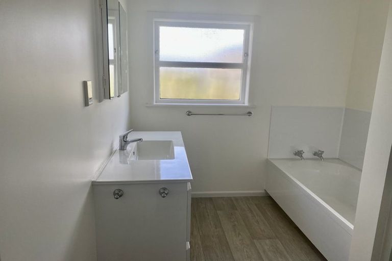 Photo of property in 42 James Foley Avenue, Pirimai, Napier, 4112