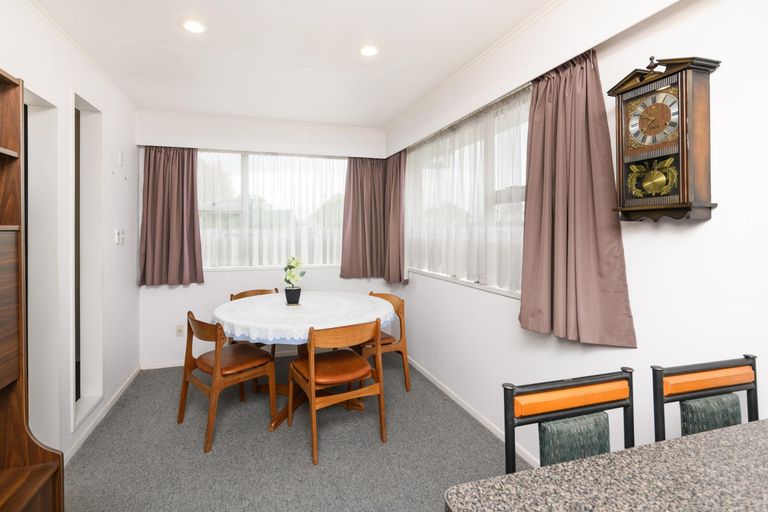 Photo of property in 1 Essex Place, Milson, Palmerston North, 4414