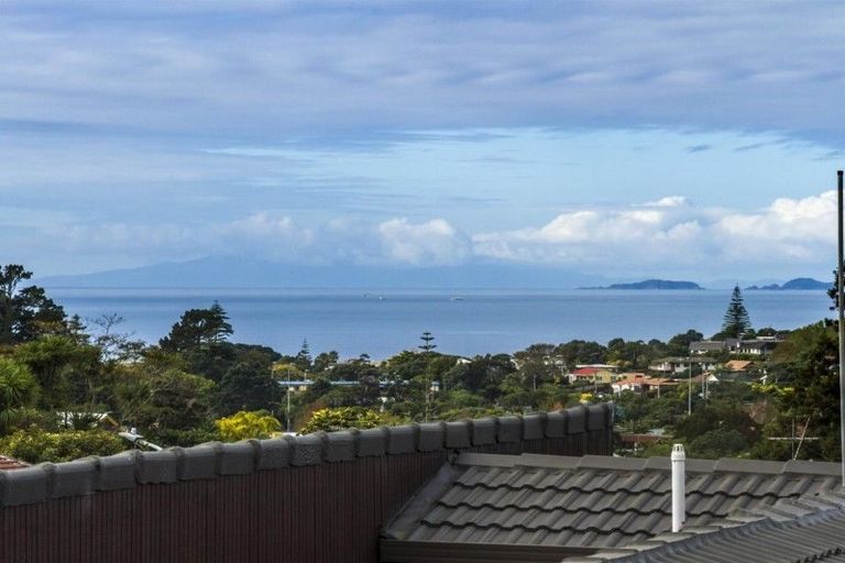 Photo of property in 9 Coromandel Crescent, Mairangi Bay, Auckland, 0630