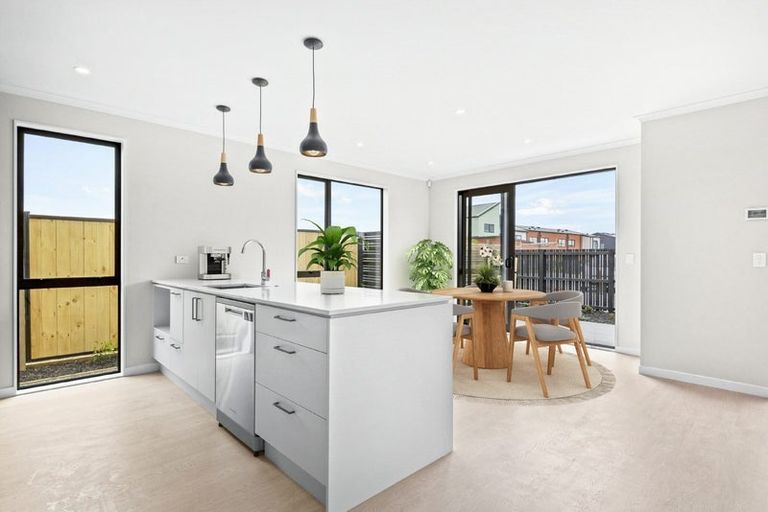 Photo of property in 30 Te Aniwaniwa Terrace, Albany, Auckland, 0632