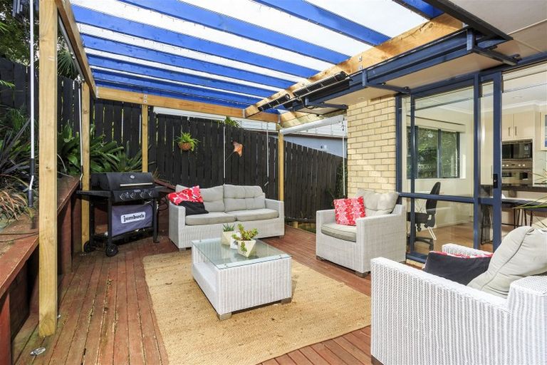 Photo of property in 21a Cliff Road, Torbay, Auckland, 0630