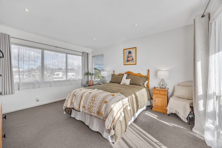 Photo of property in 3 Bridgehead Cove, West Harbour, Auckland, 0618