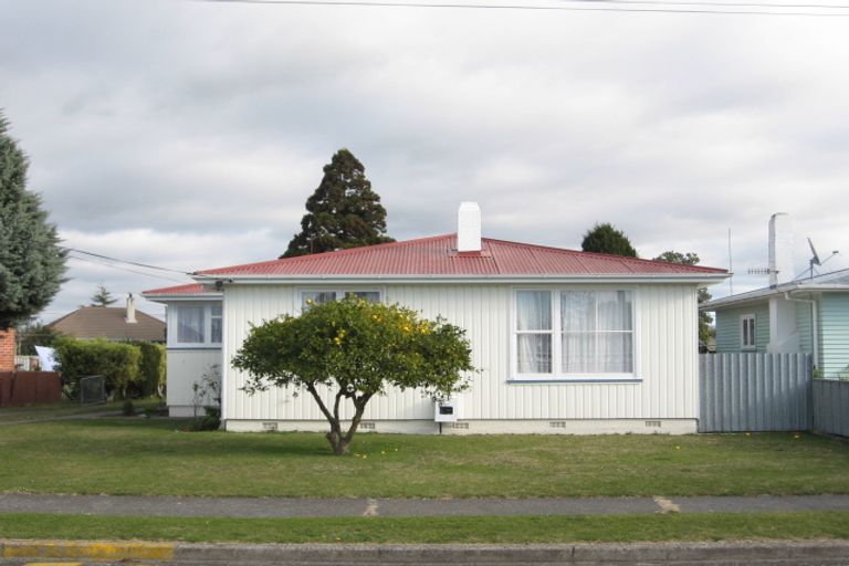 Photo of property in 39 Shackleton Street, Maraenui, Napier, 4110