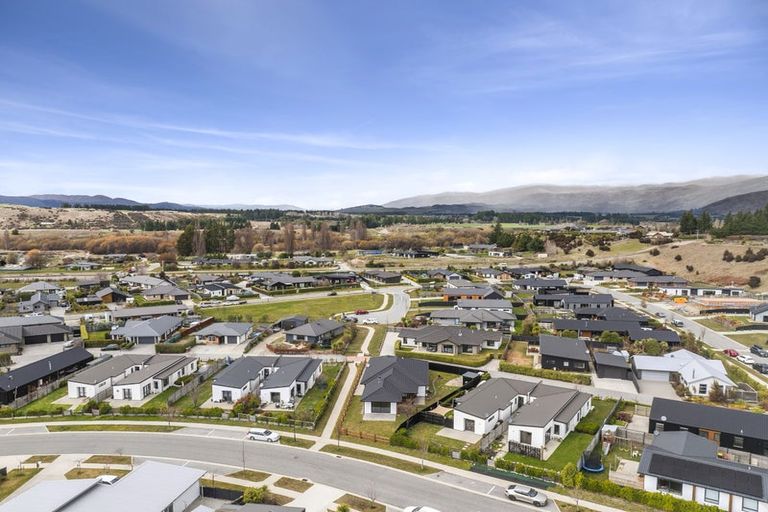 Photo of property in 40 Marbleleaf Lane, Albert Town, Wanaka, 9305