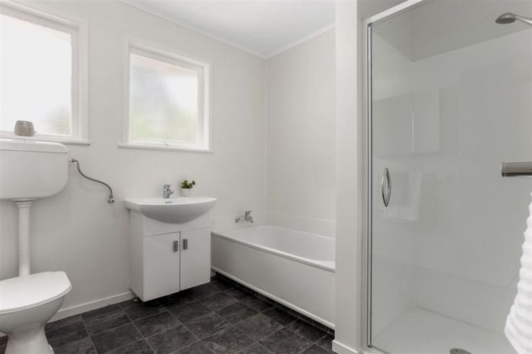 Photo of property in 29 Cron Avenue, Te Atatu South, Auckland, 0610