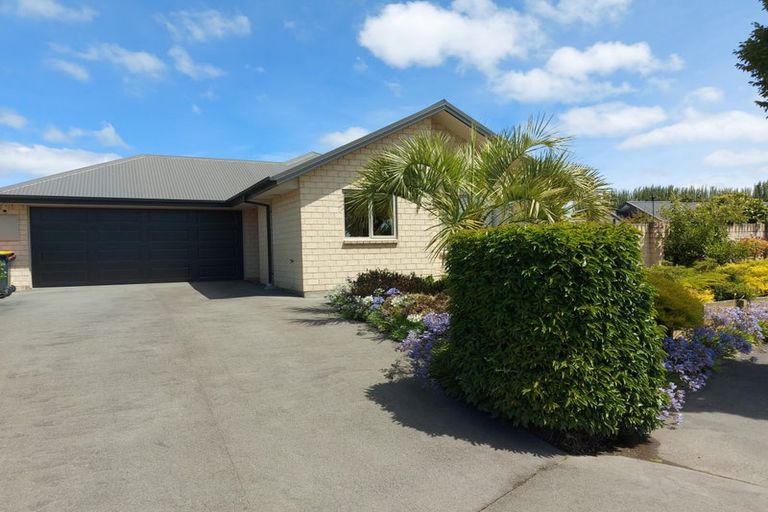 Photo of property in 19 Dunsford Close, Halswell, Christchurch, 8025