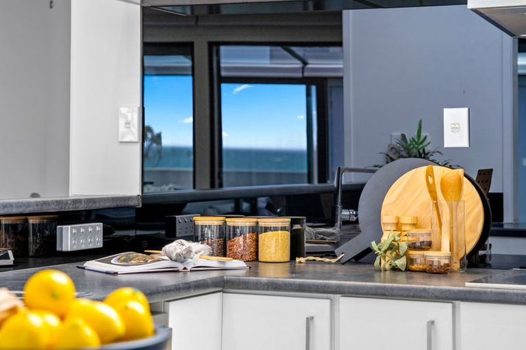 Photo of property in 1/62 Milford Road, Milford, Auckland, 0620