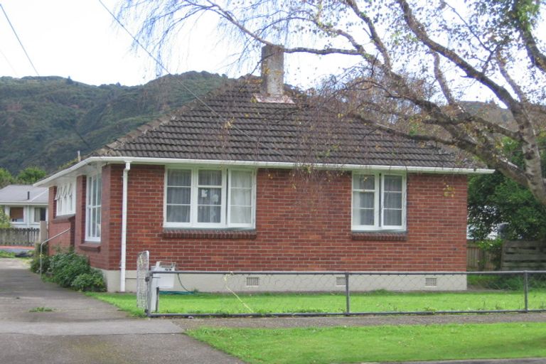 Photo of property in 27 Farmer Crescent, Taita, Lower Hutt, 5011