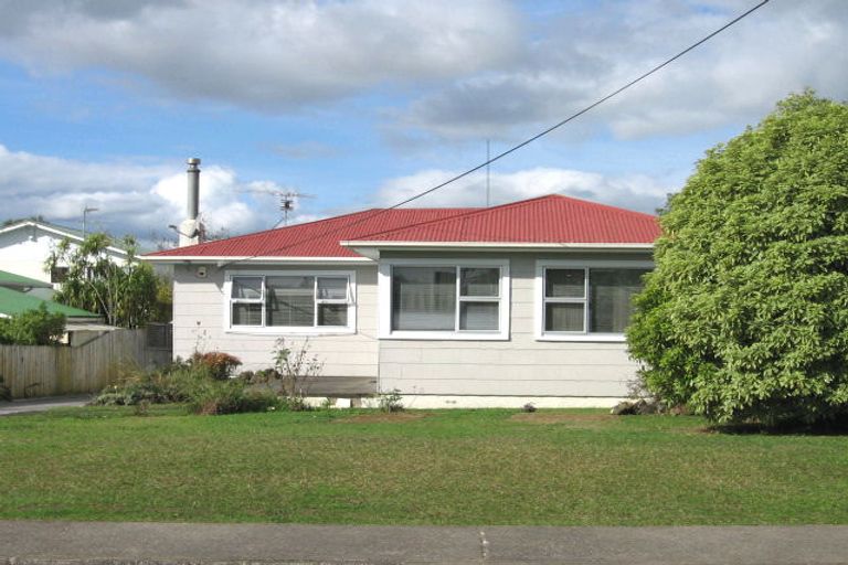 Photo of property in 805 Te Atatu Road, Te Atatu Peninsula, Auckland, 0610
