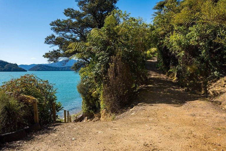 Photo of property in 350b Moetapu Bay Road, Moetapu Bay, Picton, 7282