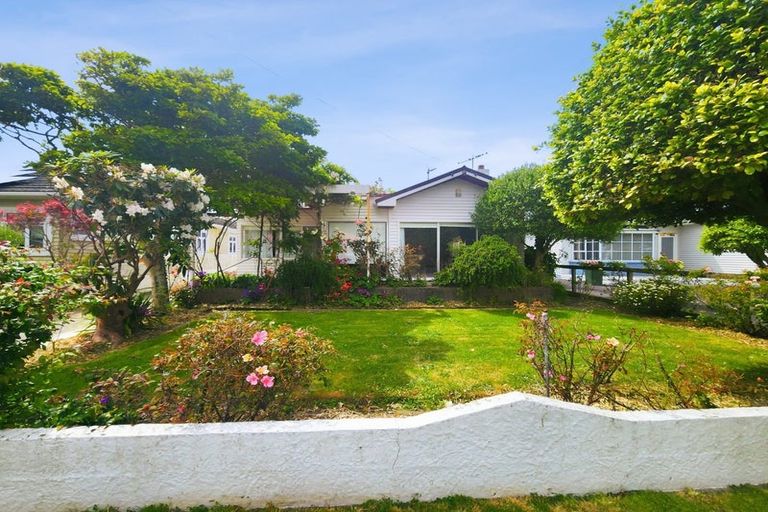 Photo of property in 35 Ropata Crescent, Boulcott, Lower Hutt, 5010