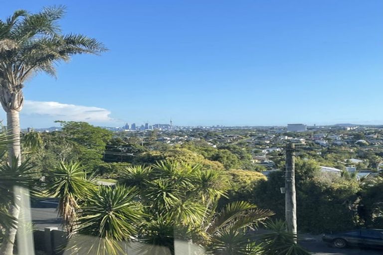 Photo of property in 1/53 Seaview Road, Castor Bay, Auckland, 0620