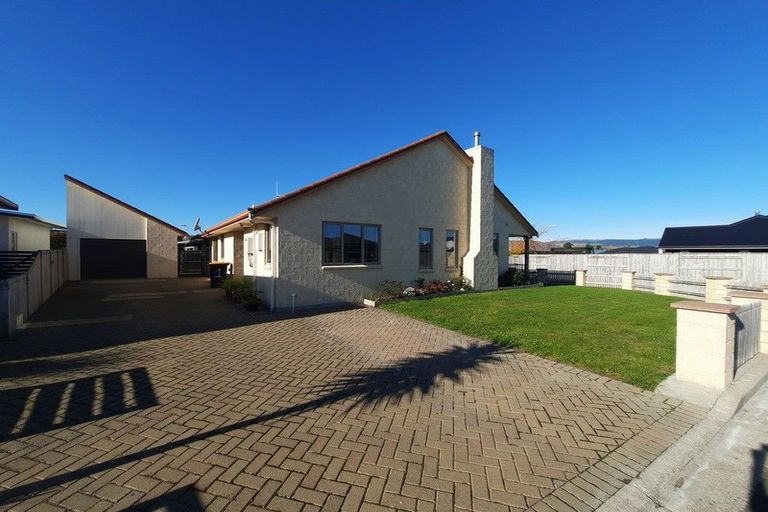 Photo of property in 1 D'urville Place, Kelvin Grove, Palmerston North, 4414
