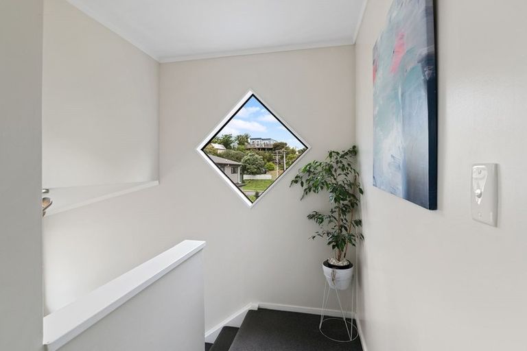 Photo of property in 35b Tiromoana Road, Raumati South, Paraparaumu, 5032