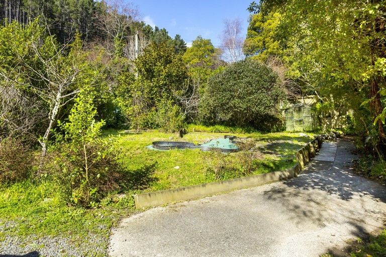 Photo of property in 126 Pinehaven Road, Pinehaven, Upper Hutt, 5019