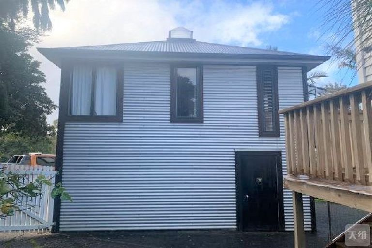 Photo of property in 58 Gladstone Road, Northcote, Auckland, 0627