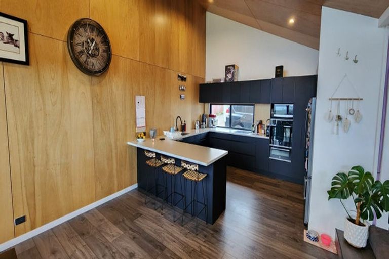 Photo of property in 6a Donnelly Street, Oakura, 4314