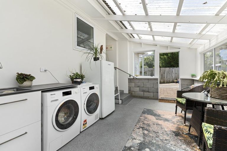 Photo of property in 4b Clerke Place, Marfell, New Plymouth, 4310