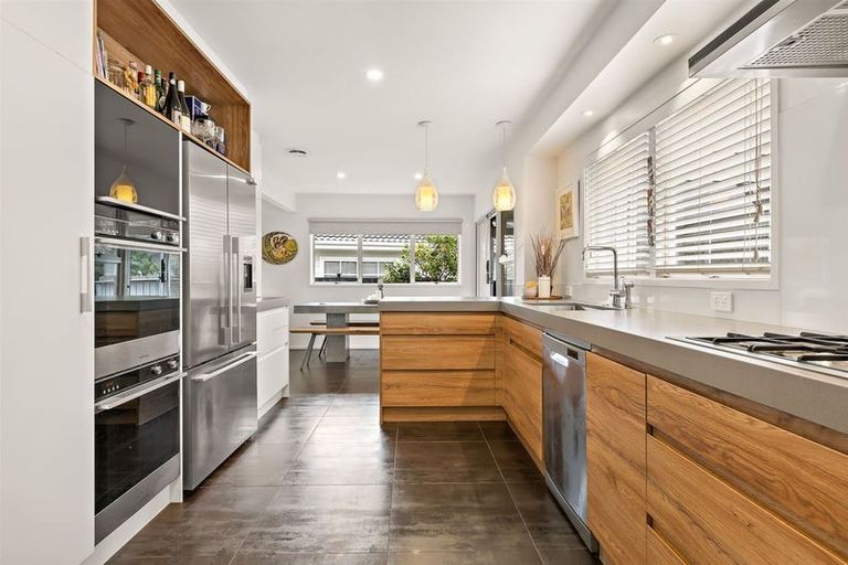 Photo of property in 9 Roysfield Lane, Sunnyhills, Auckland, 2010