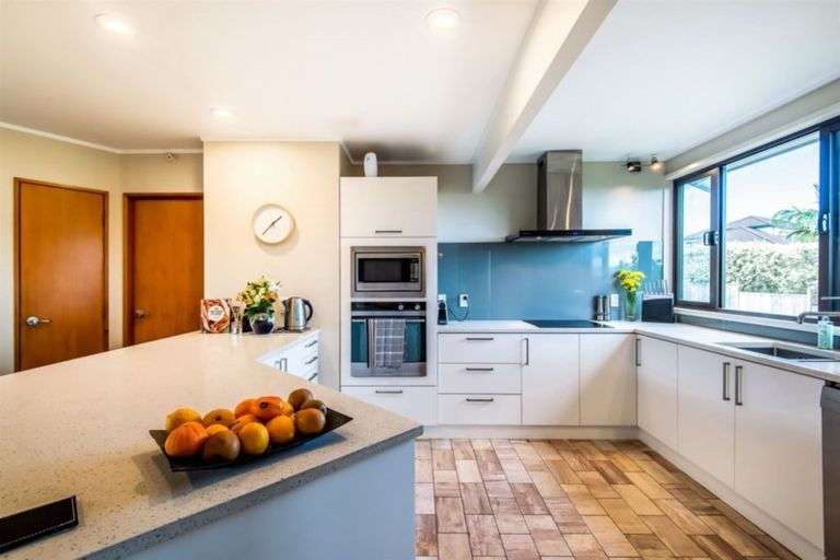 Photo of property in 21 Deanna Drive, West Harbour, Auckland, 0618