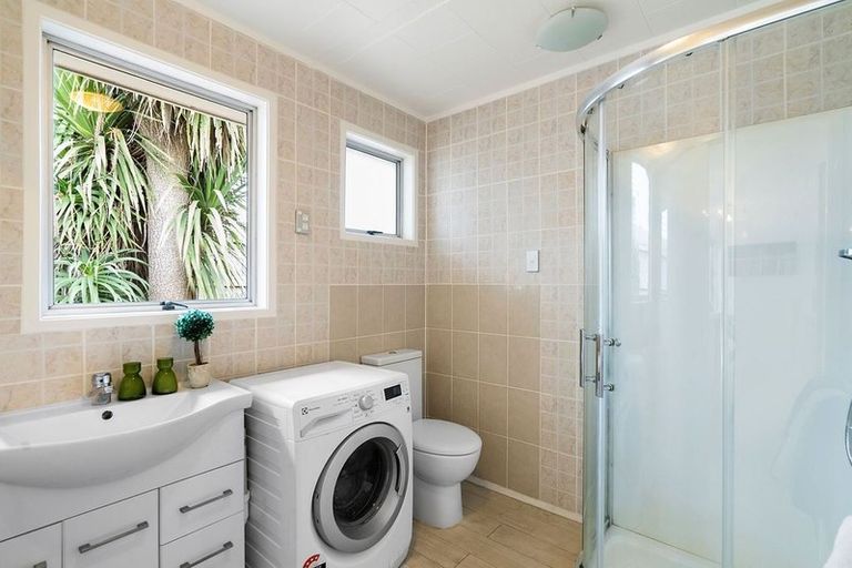 Photo of property in 1/24 Bonito Place, Bayview, Auckland, 0629