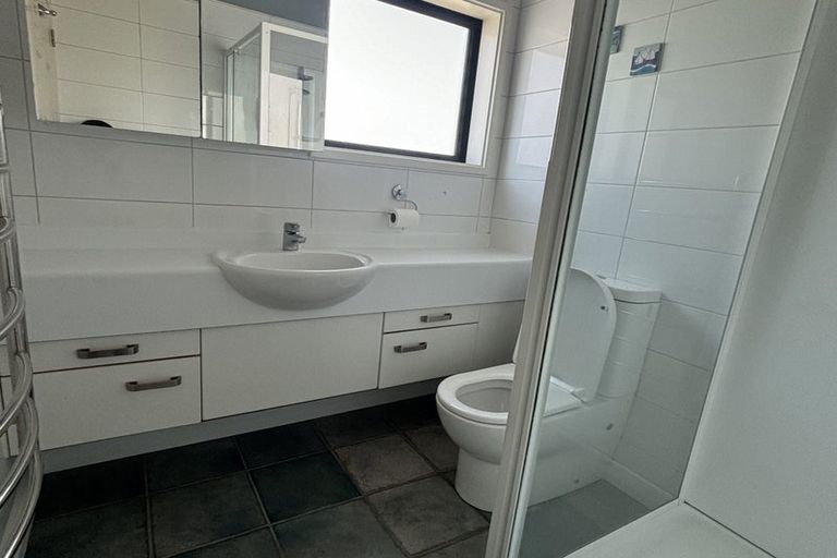 Photo of property in 18 Derry Hill, Churton Park, Wellington, 6037