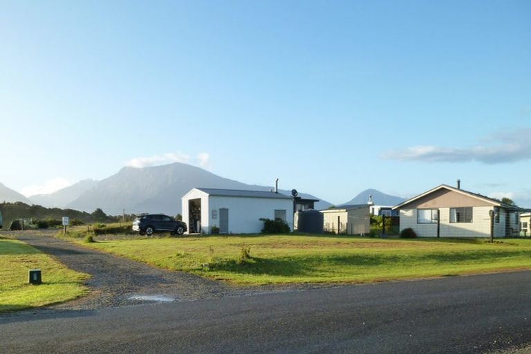 Photo of property in 46 Johnston Crescent, Haast, 7886