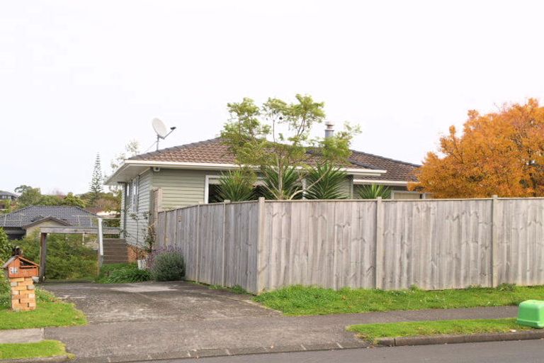Photo of property in 27 Advene Road, Cockle Bay, Auckland, 2014