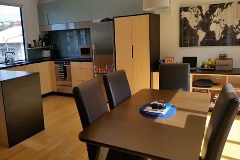 Photo of property in 76 Brougham Street, Mount Victoria, Wellington, 6011