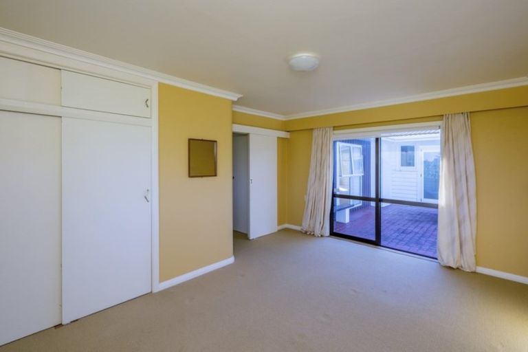 Photo of property in 18 Kawau Grove, Waikanae Beach, Waikanae, 5036