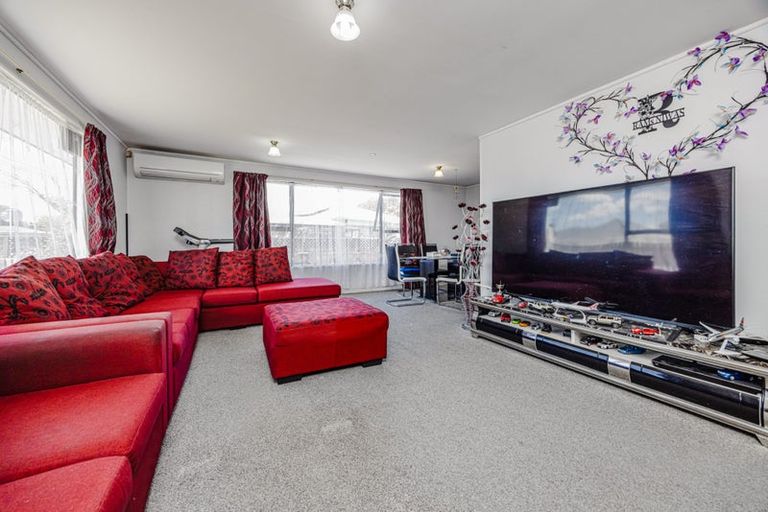 Photo of property in 2/2 Resolute Way, Papakura, 2110