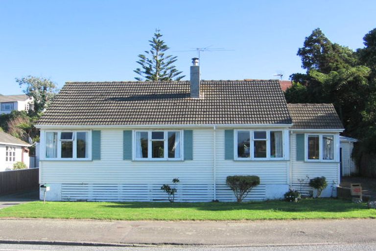 Photo of property in 102 Moorefield Road, Johnsonville, Wellington, 6037