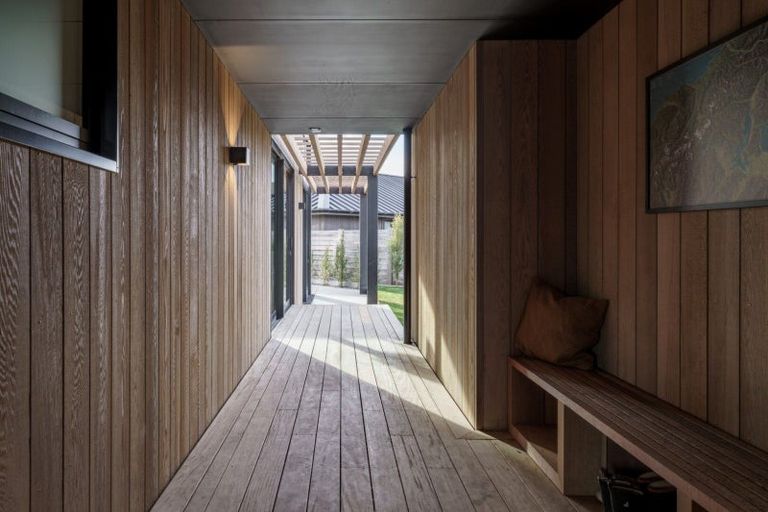 Photo of property in 17 Doug Ledgerwood Drive, Wanaka, 9305