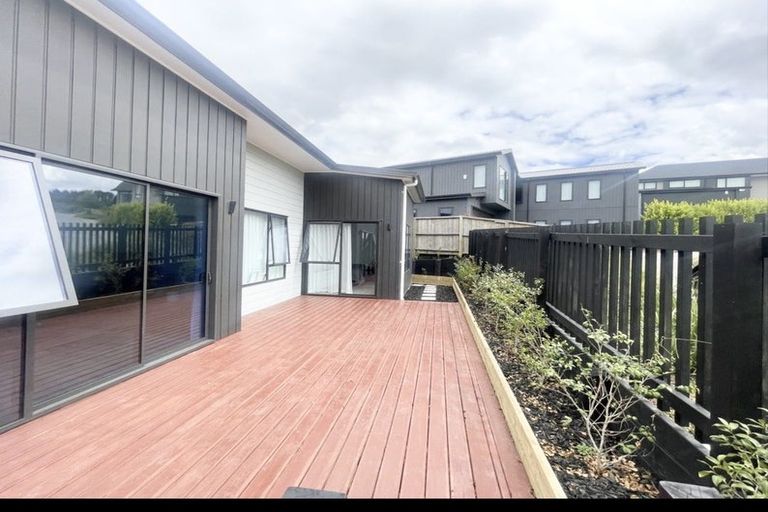 Photo of property in 15 Arawaru Avenue, Wainui, Silverdale, 0992