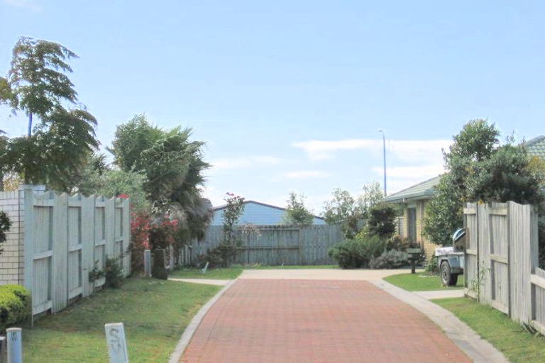 Photo of property in 49 The Gardens Drive, Papamoa Beach, Papamoa, 3118