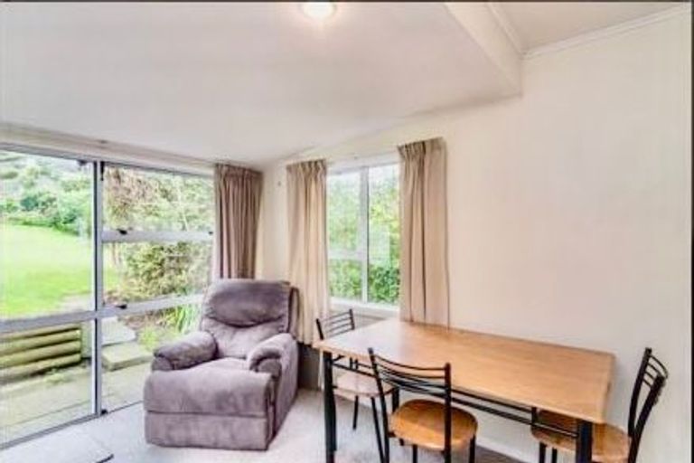 Photo of property in 1 Wakefield Terrace, Tawa, Wellington, 5028