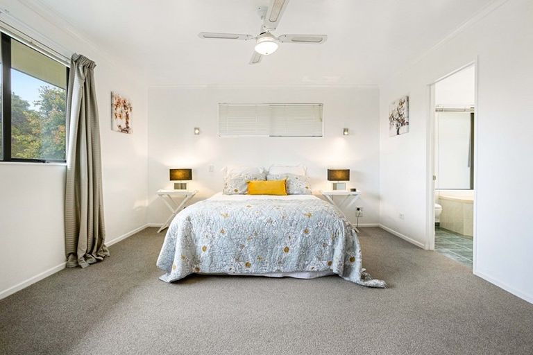 Photo of property in 10 Devana Court, Torbay, Auckland, 0630