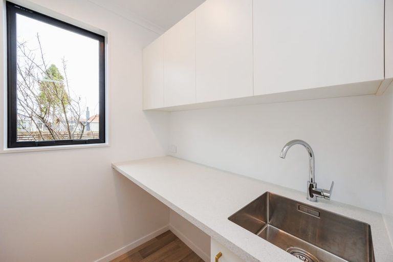 Photo of property in 33 Botanical Road, Takaro, Palmerston North, 4412