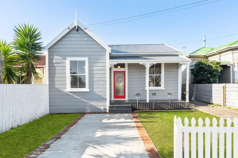 Photo of property in 122 Harrison Street, Whanganui, 4500