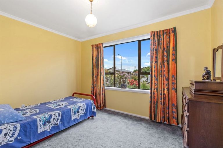 Photo of property in 12 Fairmont Place, Hornby, Christchurch, 8042