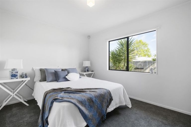 Photo of property in 1/28 Powrie Street, Glenfield, Auckland, 0629