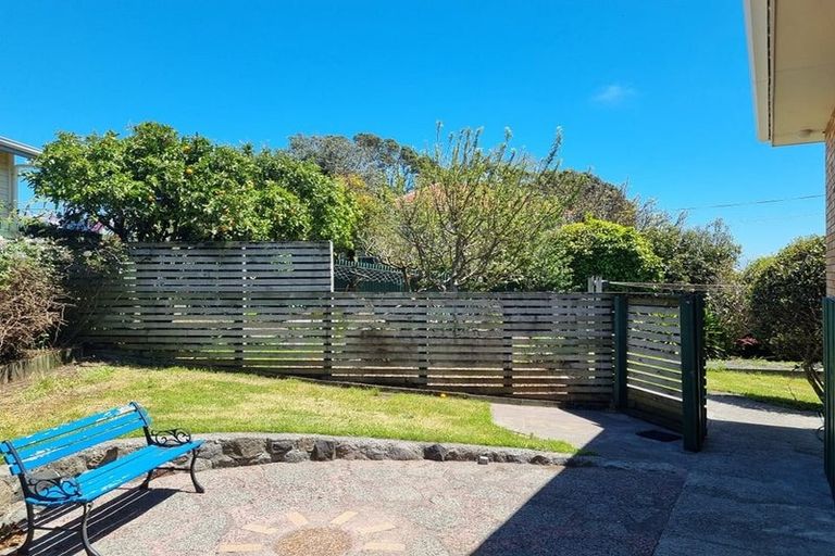 Photo of property in 124 Pioneer Road, Moturoa, New Plymouth, 4310