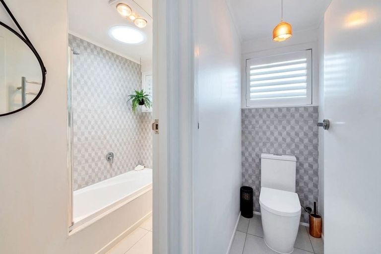 Photo of property in 1/6 Tyne Road, Forrest Hill, Auckland, 0620