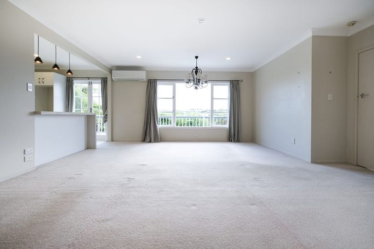 Photo of property in 2/17 Woodlands Crescent, Browns Bay, Auckland, 0630