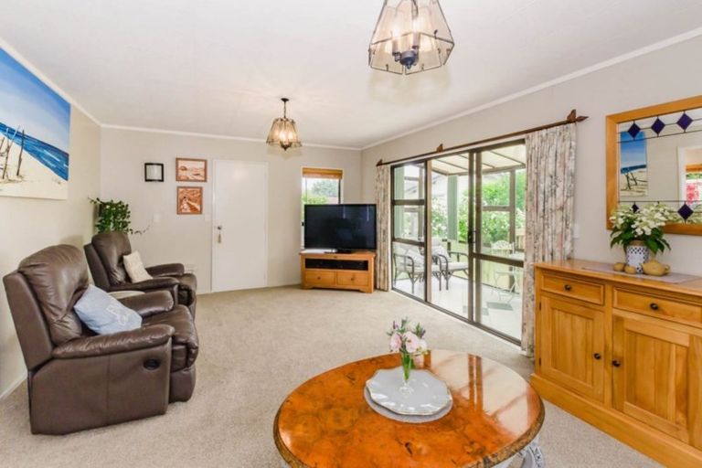 Photo of property in 21 Nugget Grove, Raumati Beach, Paraparaumu, 5032