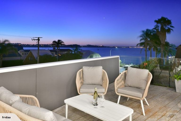 Photo of property in 69 De Luen Avenue, Tindalls Beach, Whangaparaoa, 0930